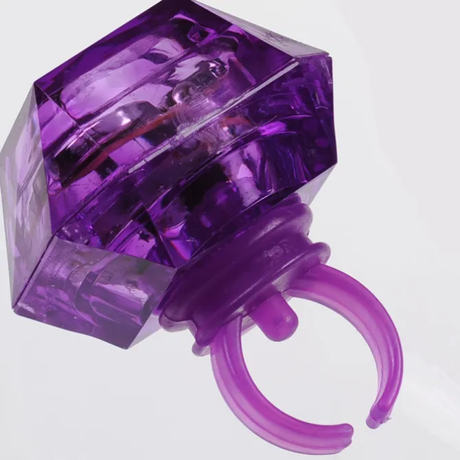 Gem Light-Up Ring - Princess Cut